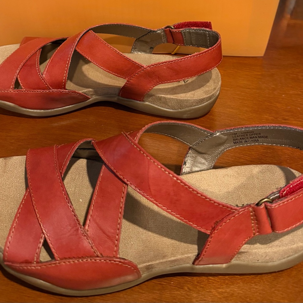 Array Red Women's Sandals - Picture 4 of 7